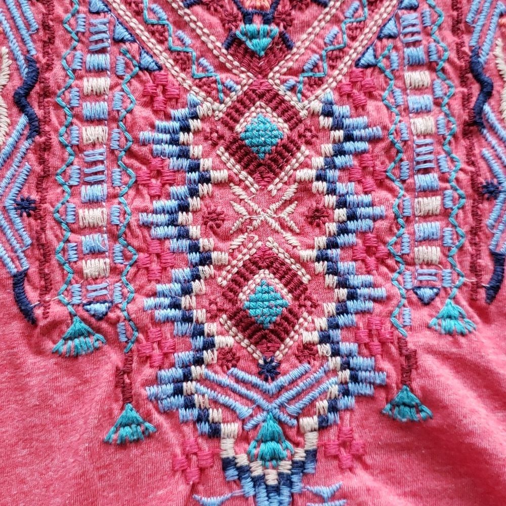 Johnny Was Red Embroidered Geometric Chic Feminine Boho Edgy Top Size Medium - Picture 2 of 4